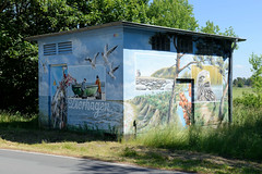 Das Ostseebad  Dierhagen ist eine Gemeinde  im Landkreis Vorpommern-Rügen in Mecklenburg-Vorpommern; Trafostation mit Malerei.