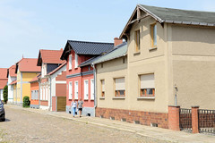 Die Stadt Perleberg ist die Kreisstadt des Landkreises Prignitz im Land Brandenburg; Wohnhäuser mit Zwerchgiebel und unterschiedlicher Fassadengestaltung.