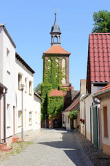 Die  Hansestadt Seehausen    (Altmark) ist eine Stadt im Landkreis Stendal in der Region Altmark in Sachsen-Anhalt; Stadttor mit barockem Dachreiter.