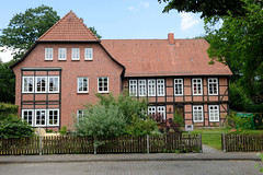 Scheeßel ist eine Ortschaft in der gleichnamigen Gemeinde im Landkreis Rotenburg (Wümme) in Niedersachsen;  Fachwerkgebäude / Kindergarten.
