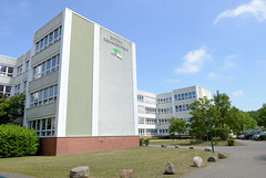 Das Ostseebad   Graal-Müritz   ist eine Gemeinde   im Landkreis Rostock in Mecklenburg-Vorpommern; Gebäude Ostsee Grundschule in Graal.