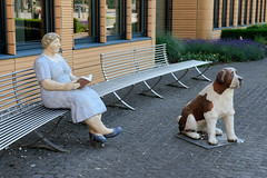 Zeven  ist eine Stadt im Landkreis Rotenburg (Wümme) in Niedersachsen; Figuren am Vitus-Platz - Künstlerin Christel Lechner.