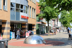 Rotenburg (Wümme) ist eine Stadt und Kreisstadt des gleichnamigen Landkreises  in Niedersachsen; Geschäfte in der FussgängerInnenzone Große Straße.