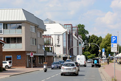 Rotenburg (Wümme) ist eine Stadt und Kreisstadt des gleichnamigen Landkreises  in Niedersachsen; Gewerbegebäude, moderne Architektur in der Mühlenstraße.