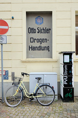 Die Stadt Perleberg ist die Kreisstadt des Landkreises Prignitz im Land Brandenburg;  Fassadenaufschrift - Drogenhandlung.