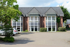 Sittensen ist eine Gemeinde im Landkreis Rotenburg (Wümme) in Niedersachsen;   Gemeindehaus.
