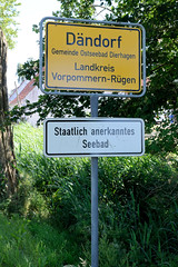 Dändorf   ist ein Ortsteil der Gemeinde Ostseebad  Dierhagen  im Landkreis Vorpommern-Rügen im Bundesland Mecklenburg-Vorpommern; Ortsschild.