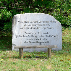 Zeven  ist eine Stadt im Landkreis Rotenburg (Wümme) in Niedersachsen; Denkmal /  Mahnmal - Zum Gedenken an die jüdischen Mitbürger der Stadt Zeven und an alle Opfer der Gewaltherrschaft.