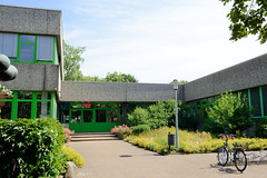 Zeven  ist eine Stadt im Landkreis Rotenburg (Wümme) in Niedersachsen; Schulgebäude Janusz Korczak Schule.