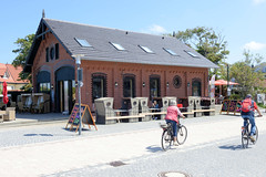 Das Ostseebad   Graal-Müritz   ist eine Gemeinde   im Landkreis Rostock in Mecklenburg-Vorpommern; ehemalige Seenotrettungsstation in Müritz - jetzt Eiscafé.