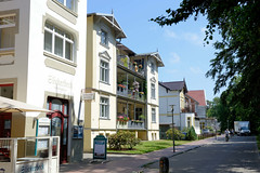 Das Ostseebad   Graal-Müritz   ist eine Gemeinde   im Landkreis Rostock in Mecklenburg-Vorpommern; Strandhotel und Ferienwohnungen.