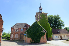 Die  Hansestadt Seehausen    (Altmark) ist eine Stadt im Landkreis Stendal in der Region Altmark in Sachsen-Anhalt; Stadttor mit barockem Dachreiter.