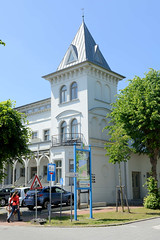 Das Ostseebad   Graal-Müritz   ist eine Gemeinde   im Landkreis Rostock in Mecklenburg-Vorpommern;  Eckturm vom Waldhotel in Graal - Bäderarchitektur, erbaut 1888 - das Gebäude steht unter Denkmalschutz.