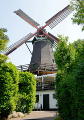 Fotos aus dem Hamburger Stadtteil Bergedorf; Windmühle, erbaut 1831.