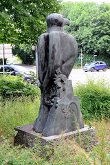 Rotenburg (Wümme) ist eine Stadt und Kreisstadt des gleichnamigen Landkreises  in Niedersachsen; Bronzeskulptur Adlermensch, Paul Mersmann 1989.