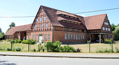 Rodenwalde  ist ein Ort in der Gemeinde Vellahn im Landkreis Ludwigslust-Parchim in Mecklenburg-Vorpommern; restauriertes Gutshaus / Speichergebäude mit doppelter Gaubenreihe.