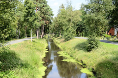 Findorf ist ein Ortsteil der Gemeinde Gnarrenburg im Landkreis Rotenburg (Wümme) in Niedersachsen;  Oste-Hamme-Kanal.