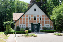 Scheeßel ist eine Ortschaft in der gleichnamigen Gemeinde im Landkreis Rotenburg (Wümme) in Niedersachsen;  ehem. Fachwerkscheune zum Wohnhaus umgebaut.