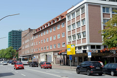 Fotos aus dem Hamburger Stadtteil Bergedorf; Verwaltungsgebäude / Wohnhäuser in der Bergedorfer Straße.