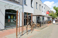 Rotenburg (Wümme) ist eine Stadt und Kreisstadt des gleichnamigen Landkreises  in Niedersachsen; Skulptur Meinungsfreiheit, Bildhauer  Amir Omerovic.