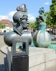 Rotenburg (Wümme) ist eine Stadt und Kreisstadt des gleichnamigen Landkreises  in Niedersachsen;  Brunnen - Bronzeskulpturen, Bildhauer Jürgen Goertz.