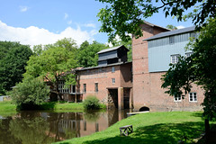 Scheeßel ist eine Ortschaft in der gleichnamigen Gemeinde im Landkreis Rotenburg (Wümme) in Niedersachsen; denkmalgeschützte Industriearchitektur - Wassermühle.