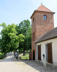 Die Stadt Perleberg ist die Kreisstadt des Landkreises Prignitz im Land Brandenburg; Turm der Stadtmauer an der Stepenitz.