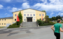 Annaberg-Buchholz ist eine   Kreisstadt im  Erzgebirgskreis in Sachsen;  Festhalle / Veranstaltungshalle, erbaut 1985 - kulturelles Zentrum im Erzgebirge.