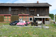 Zahrensdorf ist ein Ortsteil der Gemeinde Neu Gülze  im Landkreis Ludwigslust-Parchim in Mecklenburg-Vorpommern;  Fachwerkscheune mit Verbretterung.