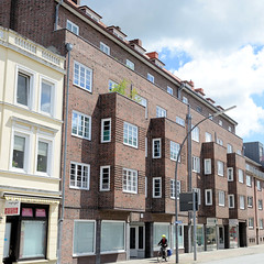 Fotos aus dem Hamburger Stadtteil Bergedorf; Klinkermietshäuser mit Erker.