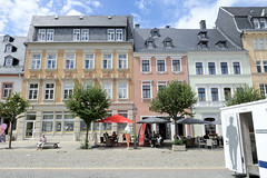 Annaberg-Buchholz ist eine   Kreisstadt im  Erzgebirgskreis in Sachsen; historische Wohnhäuser mit Laden am Markt.