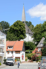Fotos aus dem Hamburger Stadtteil Bergedorf; Blick zur Sankt Michael Kirche, erbaut 1956 - Achitekt Gerhard Langmaack.