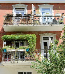 Fotos aus dem Hamburger Stadtteil Bergedorf; Jugendstil Balkons in der Soltaustraße.