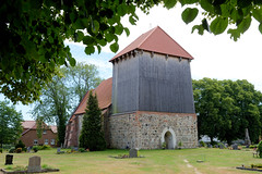 Zahrensdorf ist ein Ortsteil der Gemeinde Neu Gülze  im Landkreis Ludwigslust-Parchim in Mecklenburg-Vorpommern; Dorfkirche - Feldsteinbau aus dem 13. Jahrhundert.