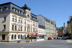 Aue ist seit  2019 ein Ortsteil der Großen Kreisstadt Aue-Bad Schlema im Erzgebirgskreis in Sachsen; historische Architektur am Altmarkt.