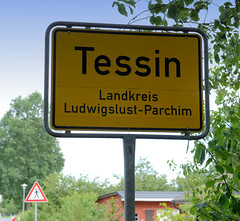 Tessin b. Boizenburg ist ein Ortsteil der gleichnamigen Gemeinde im Landkreis Ludwigslust-Parchim in Mecklenburg-Vorpommern;  Ortsschild.