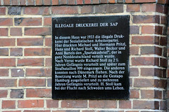 Fotos aus dem Hamburger Stadtteil Bergedorf; Hinweisschild Illegale Druckerei der SAP / Sozialistische Arbeiterpartei 1933 in der Heysestraße.