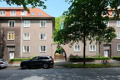 Fotos aus dem Hamburger Stadtteil Bergedorf; Siedlungsbau in der Holtenklinker Straße - die Wohnanlage steht unter Denkmalschutz.