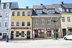 Annaberg-Buchholz ist eine   Kreisstadt im  Erzgebirgskreis in Sachsen; Geschäfte, Wohnhäuser in der Wolkensteiner Straße.