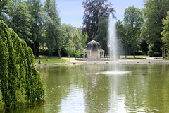 Annaberg-Buchholz ist eine   Kreisstadt im  Erzgebirgskreis in Sachsen; eich mit Wasserfontaine und Pavillon.