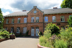 Fotos aus dem Hamburger Stadtteil Bergedorf; historisches Schulgebäude Am Brink, errichtet am 1856.