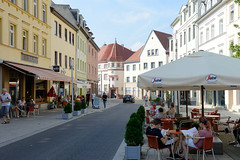 Apolda ist eine Stadt   im  Landkreis Weimarer Land  im Bundesland Thüringen;   Aussengastronomie - Eiscafé in der Bahnhofstraße.