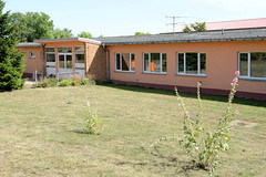 Altenhof  ist eine Gemeinde im   Landkreis Mecklenburgische Seenplatte in Mecklenburg-Vorpommern;  Kleine Grundschule auf dem Lande.