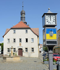 Die Stadt Teuchern   ist eine Einheitsgemeinde im Burgenlandkreis in Sachsen-Anhalt.