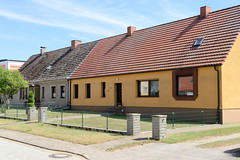 Altenhof  ist eine Gemeinde im   Landkreis Mecklenburgische Seenplatte in Mecklenburg-Vorpommern;   Doppelhaus.