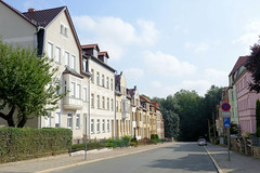 Apolda ist eine Stadt   im  Landkreis Weimarer Land  im Bundesland Thüringen; Wohnhäuser in unterschiedlichem Baustil.