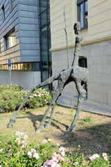 Apolda ist eine Stadt   im  Landkreis Weimarer Land  im Bundesland Thüringen; Skulptur / Bronzeplastik Gralsucher -  Pferd und Reiter -  Künstlerin Anne-Katrin Altwein.