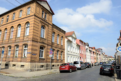 Apolda ist eine Stadt   im  Landkreis Weimarer Land  im Bundesland Thüringen; Wohnhäuser in unterschiedlichem Baustil.