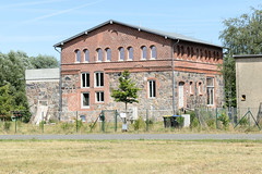 Altenhof  ist eine Gemeinde im   Landkreis Mecklenburgische Seenplatte in Mecklenburg-Vorpommern; Ziegelgebäude mit Feldsteinmauer.