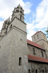 Arnstadt, auch als Bachstadt Arnstadt bezeichnet, ist eine Kreisstadt in  Thüringen; Liebfrauenkirche - errichtet  im 12. und 13. Jahrhundert,  wichtigster Kirchenbau der Übergangsphase von der Romanik zur Gotik in Thüringen.